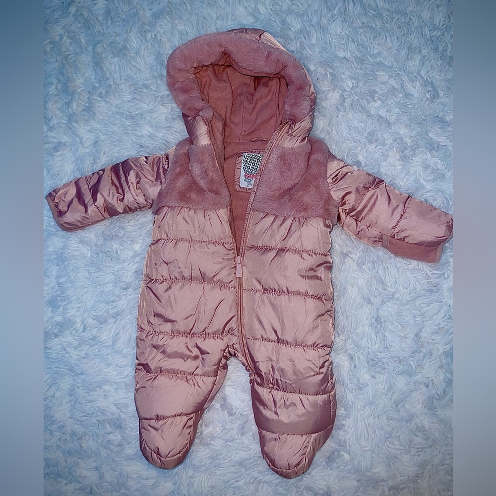 Girl’s Snow Suite Size 0-3 Months